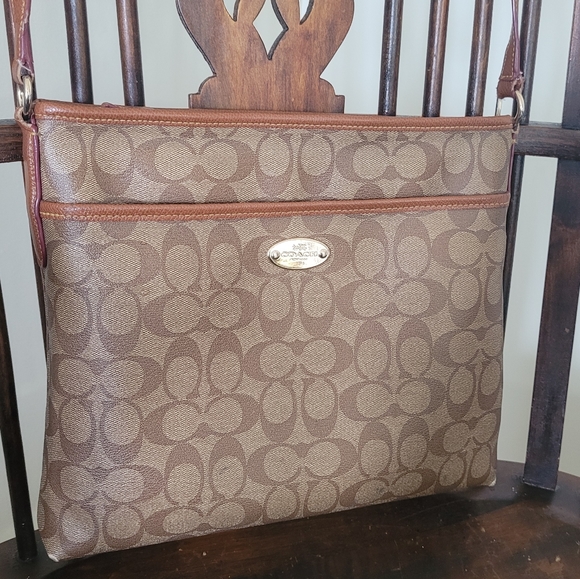 Coach Cross Body Bag - Picture 3 of 13